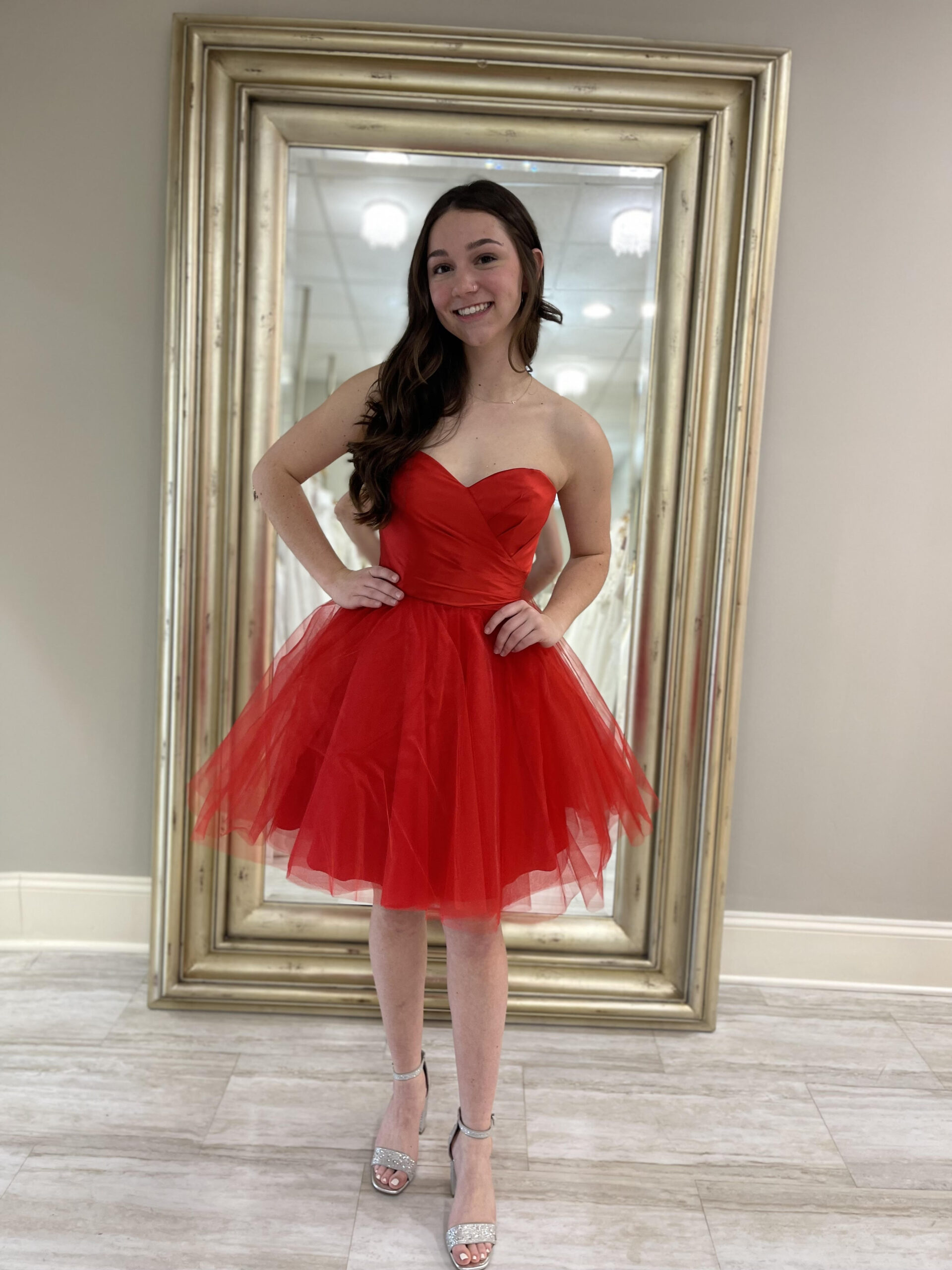 girl wearing a-line short dress with a sweetheart neckline and the color is red 